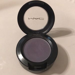 MAC Matte Poison Pen eye shadow